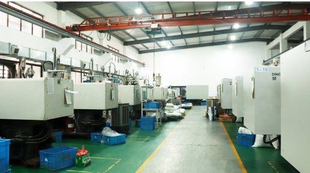 Yuyao Roc Plastic Manufactory Co., Ltd. производственная линия производителя
